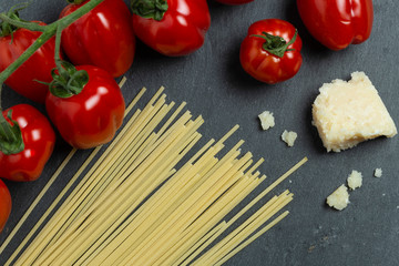 Spaghetti al pomodoro con formaggio