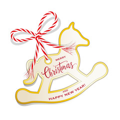 Weihnachtskarte Schaukelpferd, Etikett für Geschenke,  Geschenkanhänger mit Goldrand und Kordelband Schleife, Vektor Illustration isoliert auf weißem Hintergrund