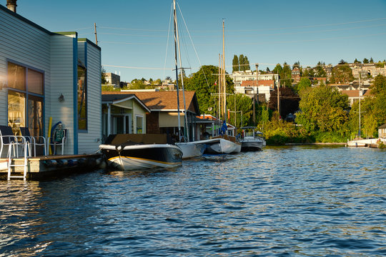 2019-08-11 HOUSEBOATS ON SOUTH LAKE UNION IN SEATTLE