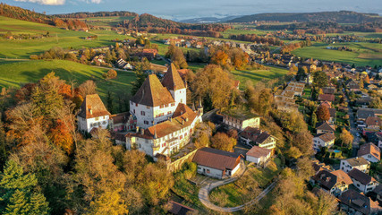 Das Schloss Worb auf der Vogelperspektive