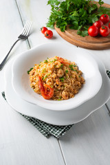 Risotto con gamberetti e prezzemolo, cucina mediterranea 