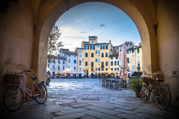 Square of Lucca - obrazy, fototapety, plakaty