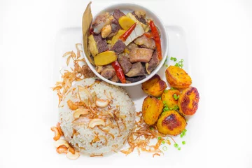 Foto op Canvas A plate of home chef Beef Kata Masala, plane flavourful nutty pulao and little poteto fried. Top view. on white background. © Onuchcha