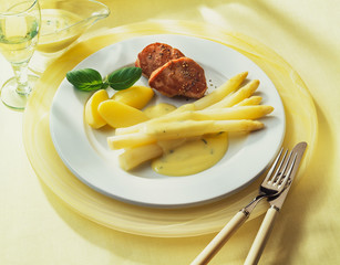 Spargel mit Schweinefilet und Kartoffeln