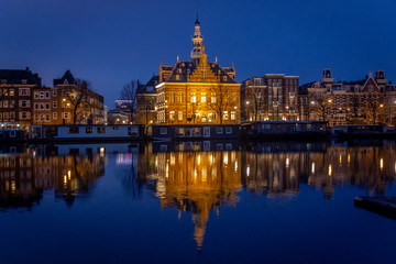 Fototapeta na wymiar night view of amsterdam