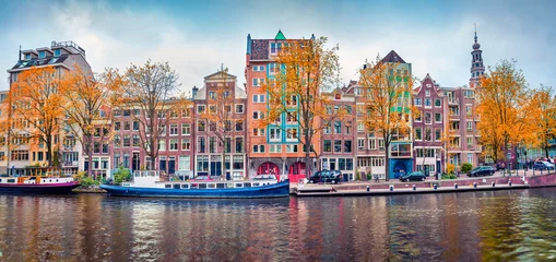 Foto op Aluminium Panoramic autumn view of Amsterdam city. Famous Dutch channels and great cityscape. Splendid morning scene of Netherlands, Europe. Traveling concept background. © Andrew Mayovskyy