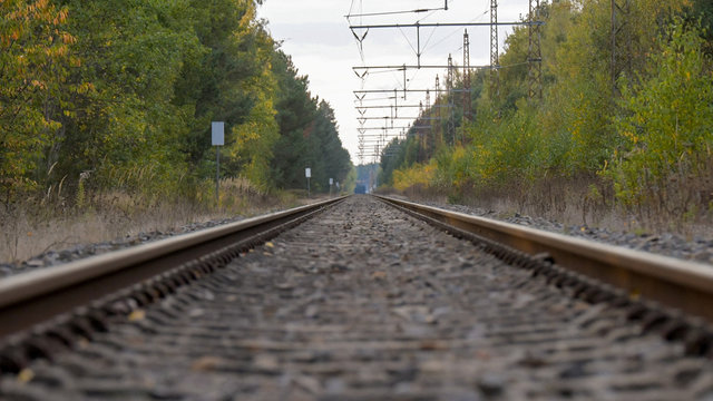 Gleis mit Fahrleitung