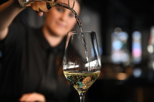 wine pour