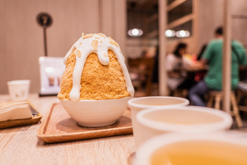 Cha Thai bingsu with white cream on top Desserts are placed on the table and ready to be served.