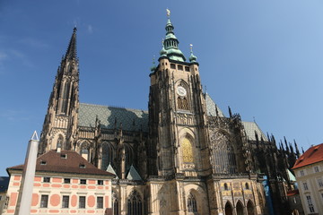 Fototapeta na wymiar チェコ　プラハ歴史地区市街の景色　聖ヴィート大聖堂
