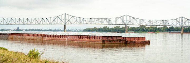 barges at cofluence of Ohio and Mississippi Rivers