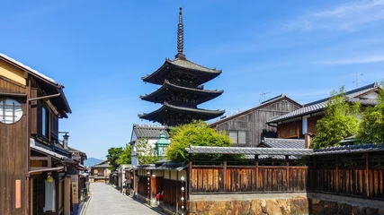 Gartenposter Das Viertel &quot Yasaka-no-tou&quot  oder &quot Hokanji Five-stories Pagoda&quot , wo die Straßen von Kyoto weitergehen © WAWA