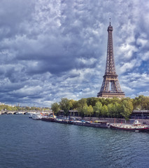 Fototapeta na wymiar Amazing Eiffel Tower under an Epic Sky