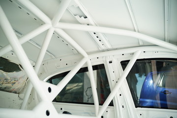 Racing car's roll cage design