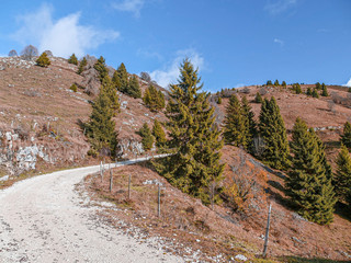 Montaña huerta paisaje Italia Monte tomba