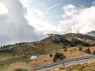 Montaña huerta paisaje Italia Monte tomba