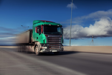 Obraz na płótnie Canvas truck in road under the sky