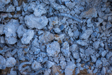 Cement fragments extracted from tools have iron  and sand scraps laid on the ground