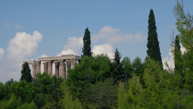 Templo y Naturaleza. Atenas, Grecia, Europa.