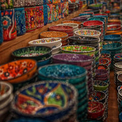 Fototapeta premium authentic ceramic dishes in the oriental bazaar in the tourist souvenir shop