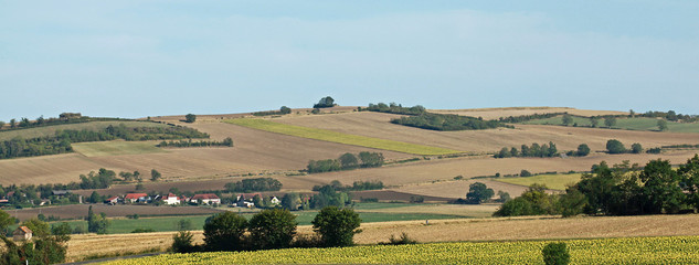 Obraz premium Paysage agricole en auvergne