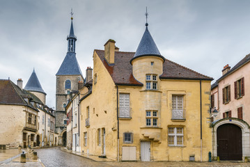 Fototapeta na wymiar Square in Avallon, France