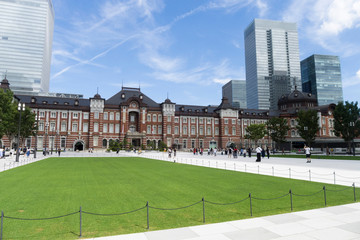 Fototapeta na wymiar Square in Front of Tokyo Central Station