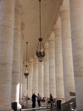 Vaticano - Interno del colonnato del Bernini