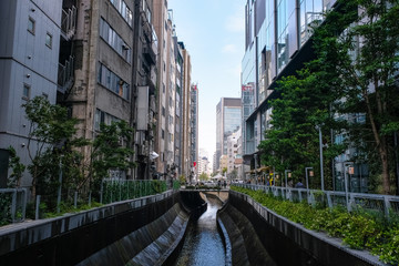 Fototapeta premium 渋谷川と街並み
