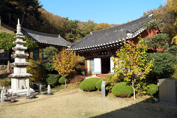 Fototapeta na wymiar Sungnimsa Buddhist Temple of South Korea