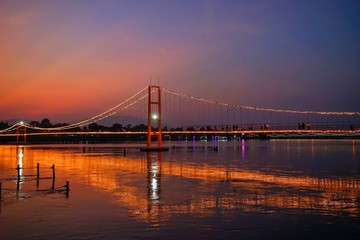 Obraz na płótnie Canvas Evening backlight bridge in Thailand