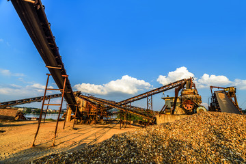 Fototapeta premium Large equipment and gravel belts on the quarry 