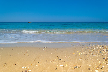 Fototapeta na wymiar Waves at the shore on beach