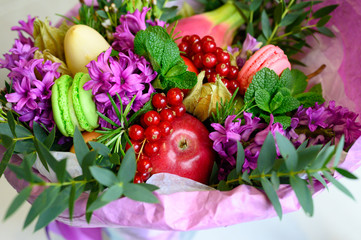 the process of forming a fruit and flower bouquet. tutorial, do it yourself. photo 38,  finished bouquet is in a vase, top view