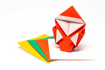 折り紙の赤いサンタクロース