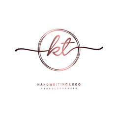 Obraz premium KT Initial handwriting logo design with circle lines dark pink gradation color. handwritten logo for fashion, beauty, team, wedding, luxury logo