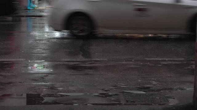 roma, italia, centro storico, giornata di pioggia, traffico
