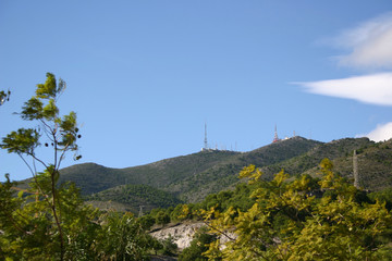 Obraz premium telecommunication aerials on a mountain top