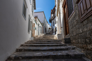 Fototapeta na wymiar Traditional buildings and streets in Hydra Island