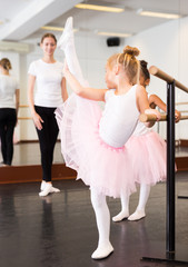 Fototapeta premium Dance teacher helping her little girls students