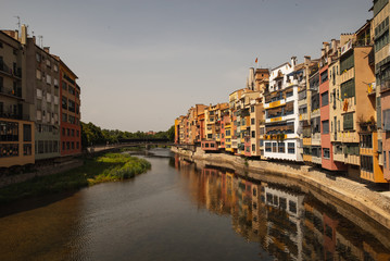 Fototapeta na wymiar canal in Girona