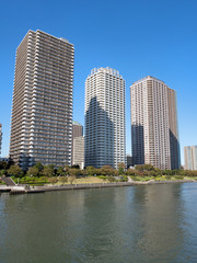 Fototapeta na wymiar 東京の臨海エリアに並ぶタワーマンション