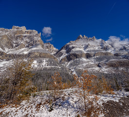 Fototapeta na wymiar Early winter landscape of Mount Wilson on the Icefields Parkway in Banff National Park of Canada