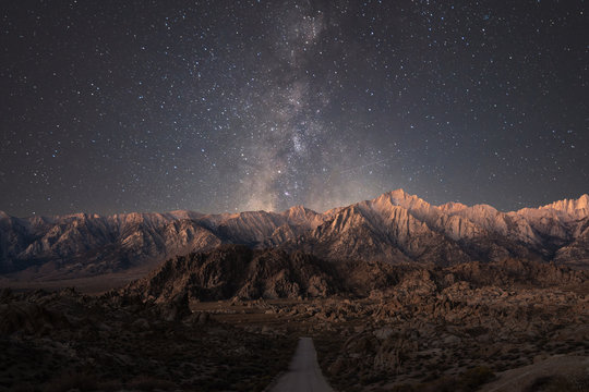 The Road to Alabama Hills 
