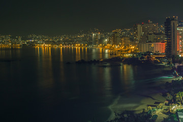 Obraz premium Bahia de Acapulco de noche