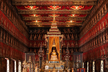 Thai antique royal Phra Phuttha Sihing Buddha sculpture hall golden mural painting and ceiling Bangkok National Museum - obrazy, fototapety, plakaty