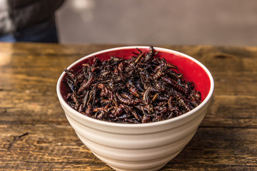 plato de chapulines