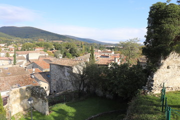 Fototapeta na wymiar Village typique de Sauzet - Département de la Drôme - France - Vue des toîts du village de Sauzet en Drôme provençale