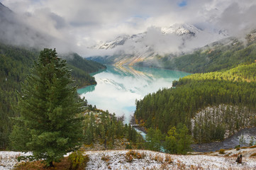 Obraz premium Mountain lake