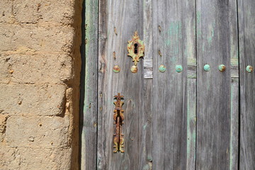 Puerta antigua en Villaveza de Valverde